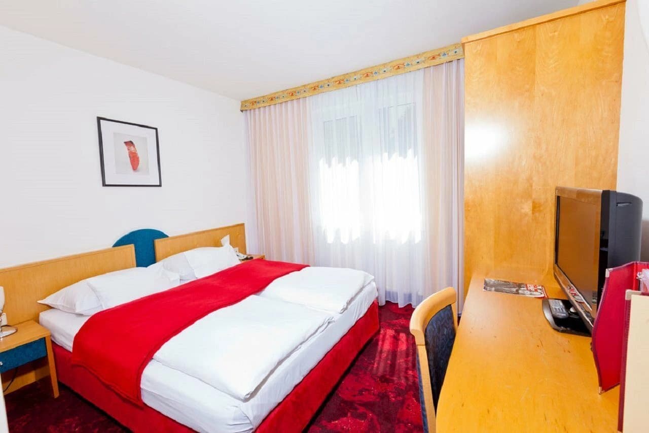 Queen-Size at Hotel Boltzmann Vienna, photo 2 of 4